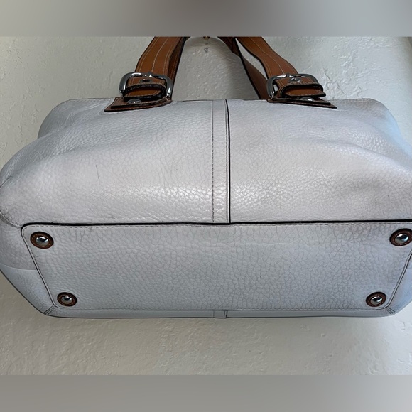 Coach White and Brown Leather Shoulder Bag with Structured Design - Picture 5 of 11